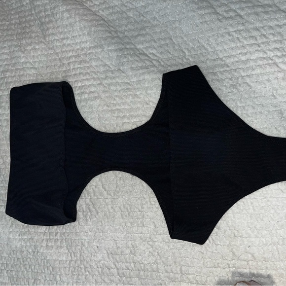 Cut out bodysuit - Picture 3 of 4